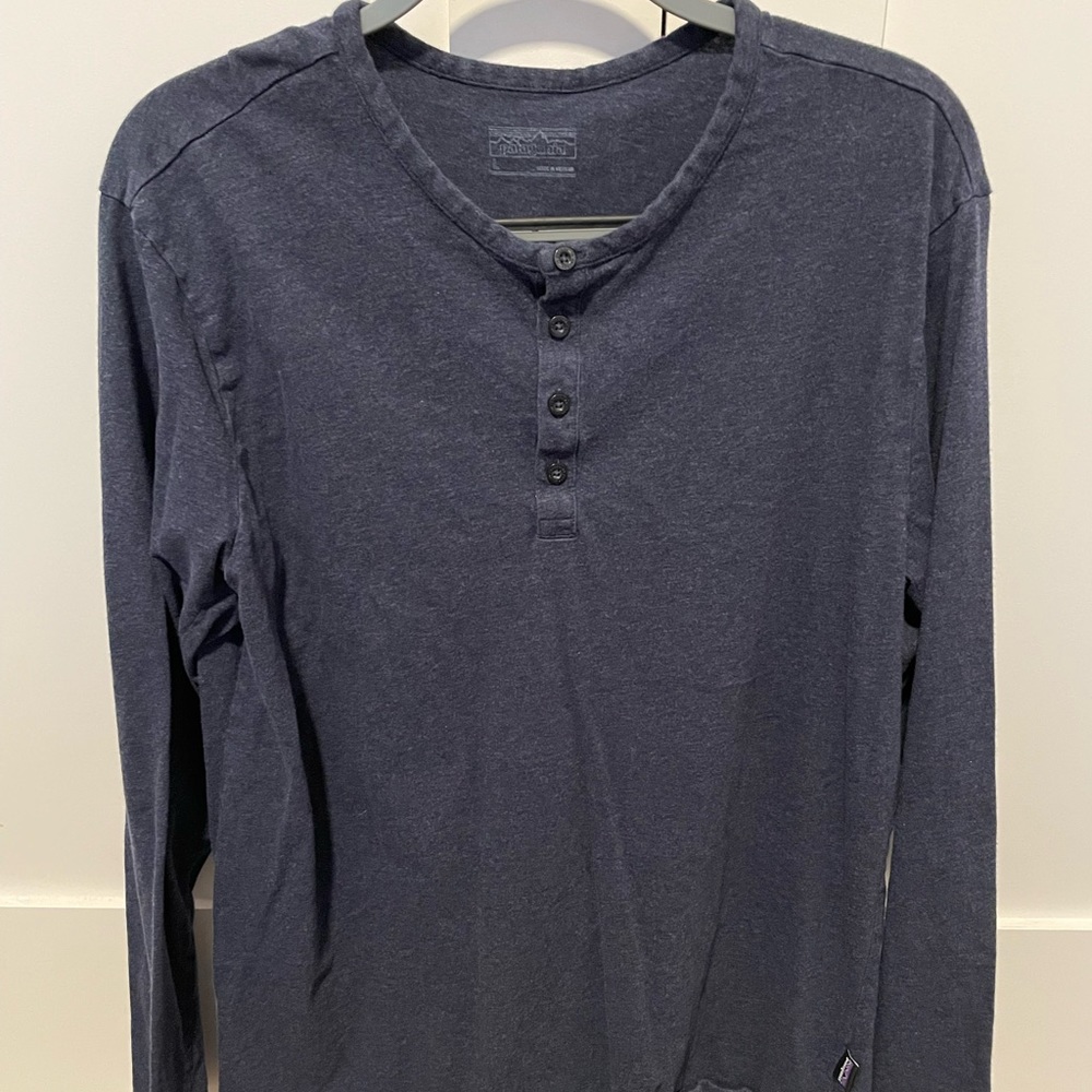 PATAGONIA MENS LONG SLEEVE ORGANIC COTTON LIGHTWEIGHT PULLOVER. size large.